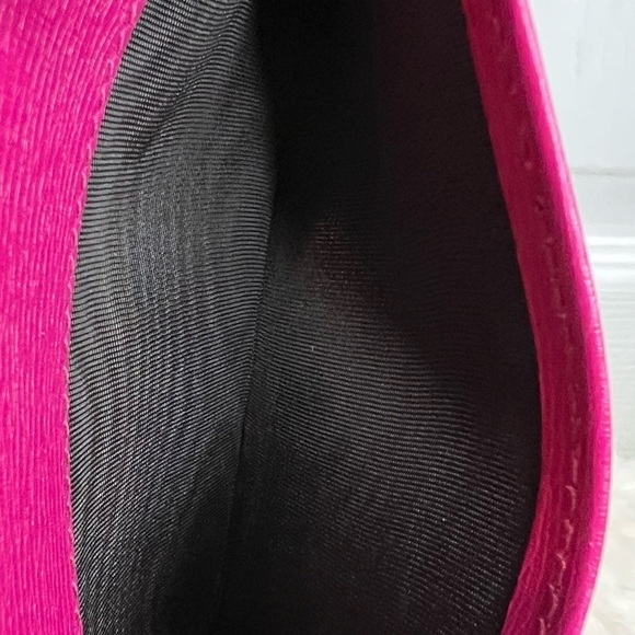 GUCCI LOVELY HEART INTERLOCKING GG LEATHER WALLET - Picture 8 of 16